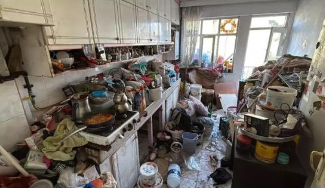 Ev ve apartmandan 10 kamyon çöp çıktı...