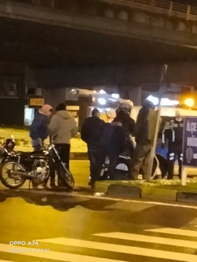 Otomobil, motosiklet ile çarpıştı.1 yaralı.