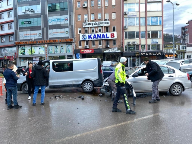 Trafik kazasında ağır hasar meydana geldi...