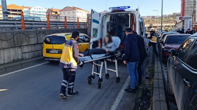 Otomobilin ayağını ezdiği çocuk hastaneye kaldırıldı.