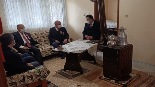 Çorumluoğlu şehit ailelerini ziyaret etti...