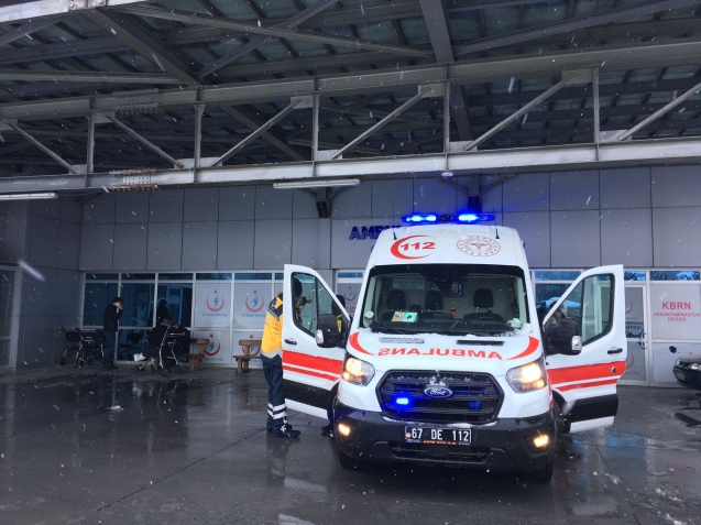 Bir kişi bıçakla yaralandı...