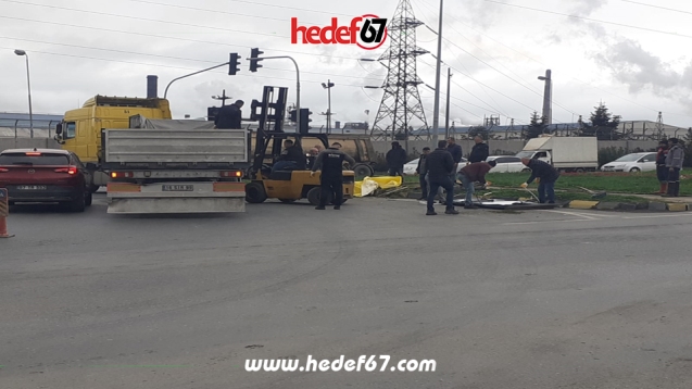Dorsesinde bulunan saclar yola saçıldı...