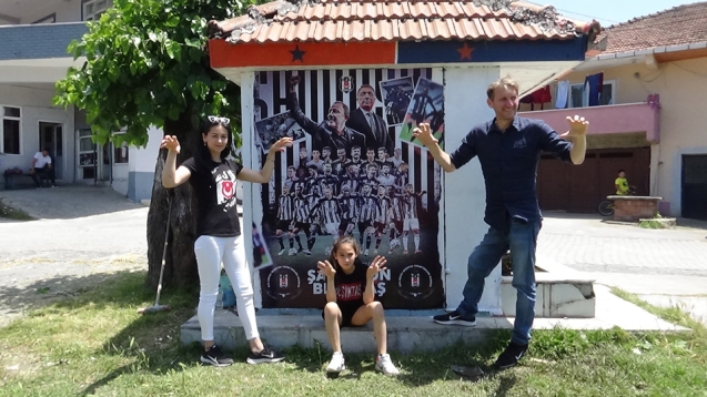 Çeşme, şampiyon olan takımın renkleriyle boyandı...