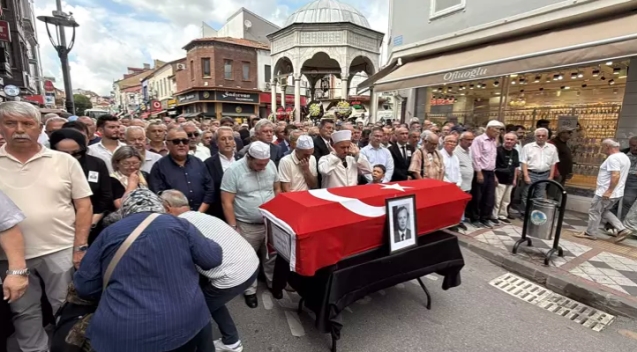 Eski Sanayi ve Ticaret Bakanı Hasan Akyol toprağa verildi...