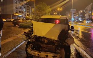 Yağışlı hava kazaya neden oldu... Yaralılar var...