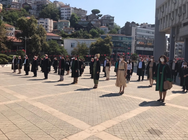 Avukatlar göreve başladı.