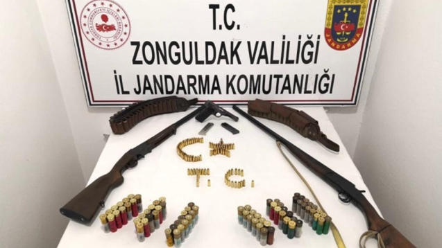 Evinden cephanelik çıktı