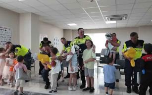 Jandarma ekiplerine Babalar Günü sürprizi