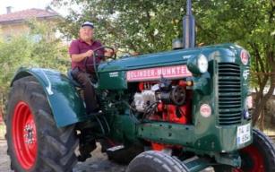 Babasının kullandığı traktörü 35 yıl sonra satın aldı...
