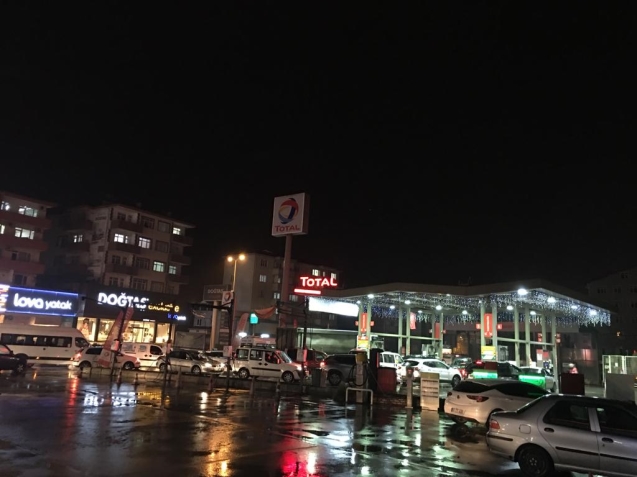 Sürücüler akaryakıt istasyonunda akın etti...