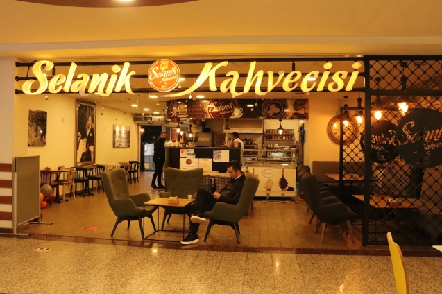 Mükemmel bir kahvaltı..Ardından keyif kahvesi..Selanik'te...