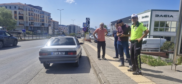 Karşıdan karşıya geçecekti... Otomobil çaptı...