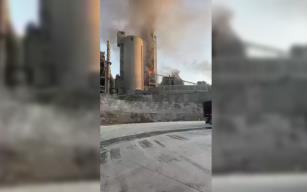 Çimento fabrikasında yangın çıktı... Söndürüldü...