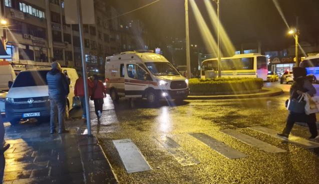 Yağışlı havada hakimiyetini kaybetti... Kaza yaptı...