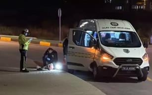 Motosiklet kaldırıma çarptı; 1 ölü, 1 yaralı...