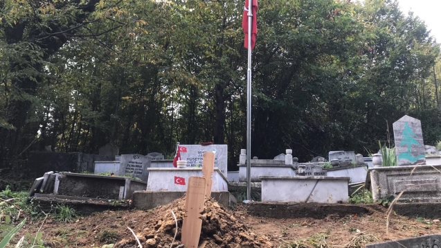 Koronodan vefat etti... Oğlunun yanına gömüldü...