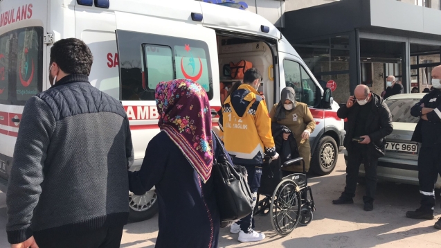 Hortum ile yangına müdahale etmek istedi... Hastanelik oldu