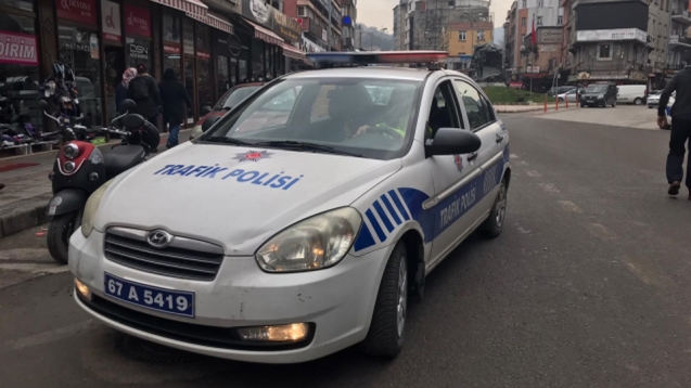 Polis hatalı parklanma yapan sürücüleri uyardı