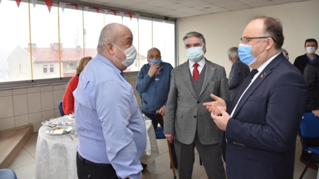 Vali Mustafa Tutulmaz ve Eşi Fatma Tutulmaz Huzurevinde...