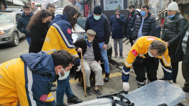Yaşlı adama, ticari kamyonet çarptı..