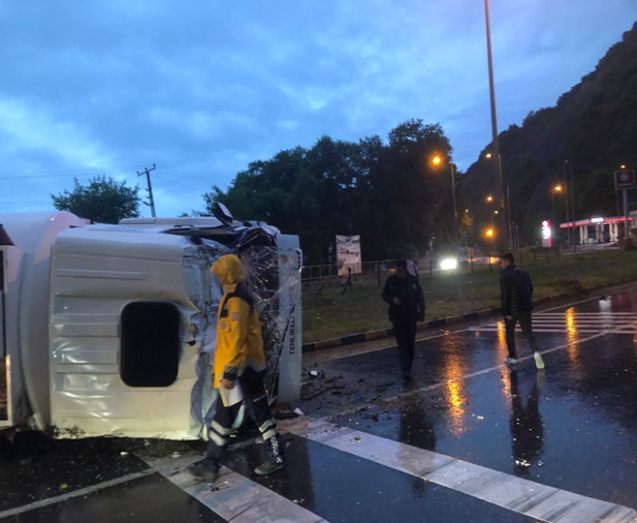 Tanker takla atarak karşı şeride geçti. 1 yaralı...