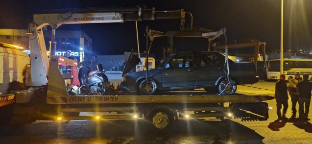 Orta refuje çıktı... Araç hurdaya döndü...
