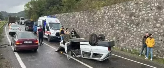 Otobüse çarpıp takla attı... Aile yaralandı çocukları öldü..