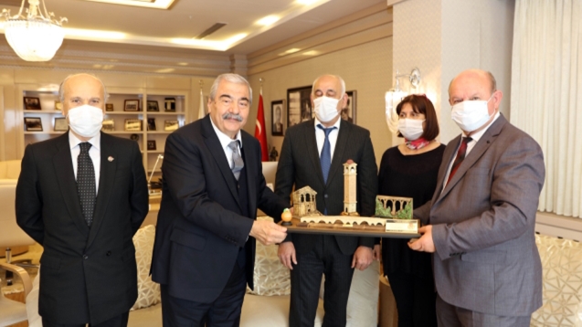 Sanko Onursal Başkanı Abdulkadir Konukoğlu'na Onur Ödülü.