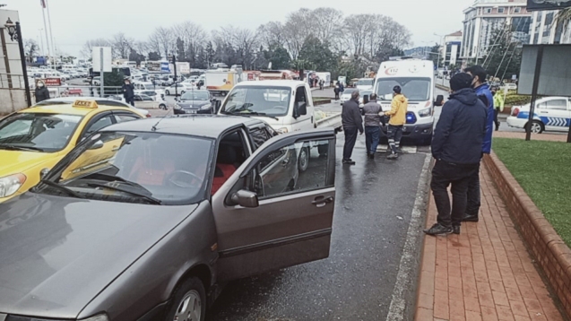 Trafik kazası...ekipler olay yerinde