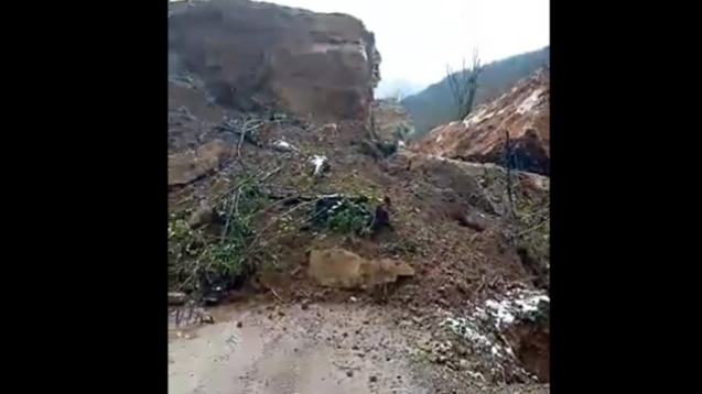 O köy yolu ulaşıma kapandı