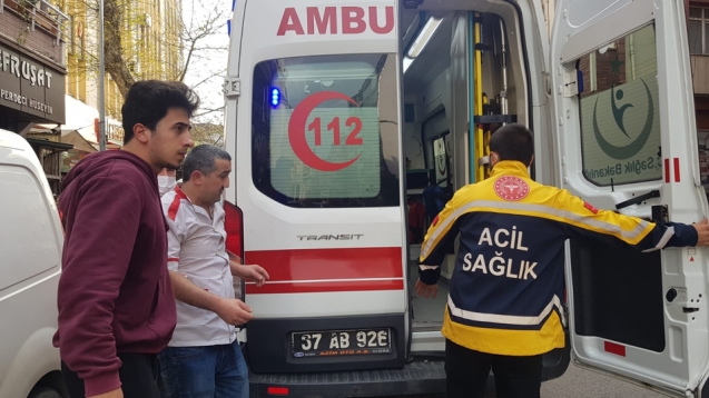 Dengesini kaybetmesi sonucu düşerek yaralandı.