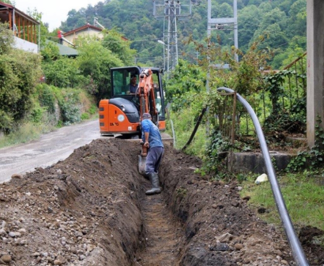 KAVAKDERESİ’NDE İÇME SUYU HATTI ÇALIŞMALARI SÜRÜYOR