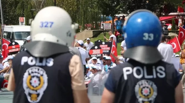 Kent meydanı karıştı... Yürüyüşe polis engeli...