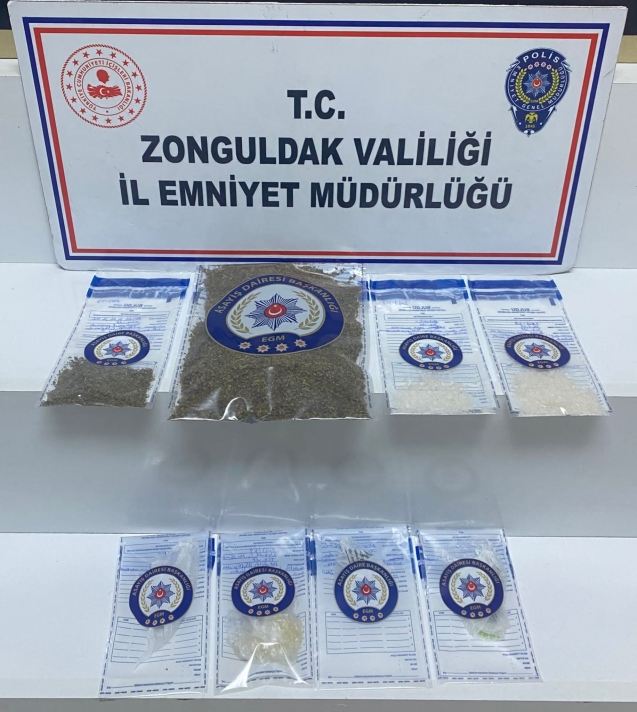 Yapılan operasyonda 133 gram uyuşturucu madde ele geçirildi.