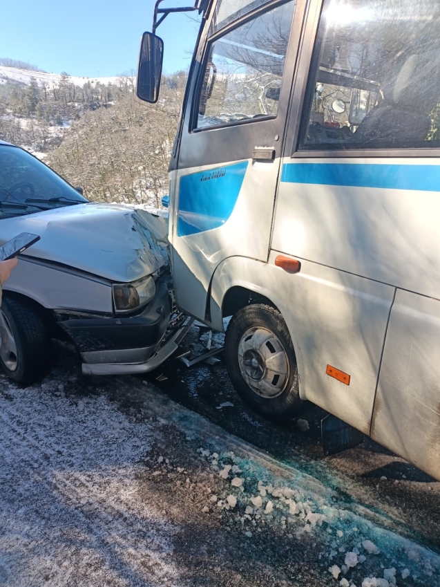 Otomobil uçuruma uçacaktı...