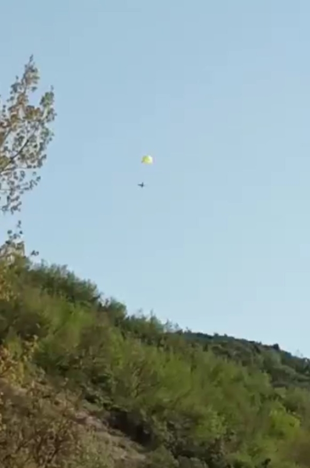 İHA paraşütle iniş yaptı...