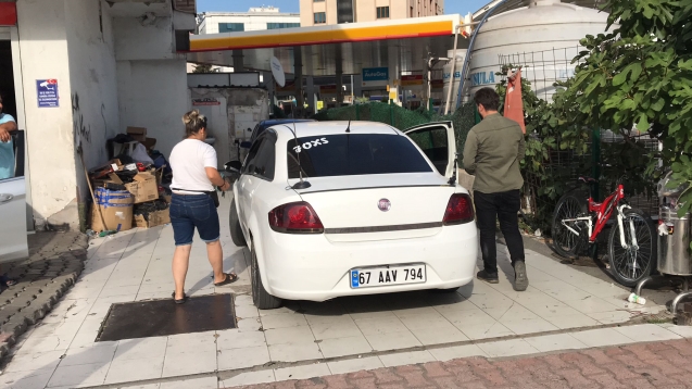 Polis ekipleri tarafından gözaltına alındı...