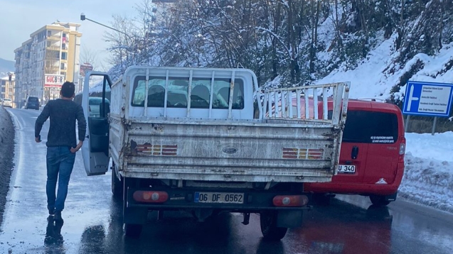 Kamyonetin çarptığı yaya yaralandı...
