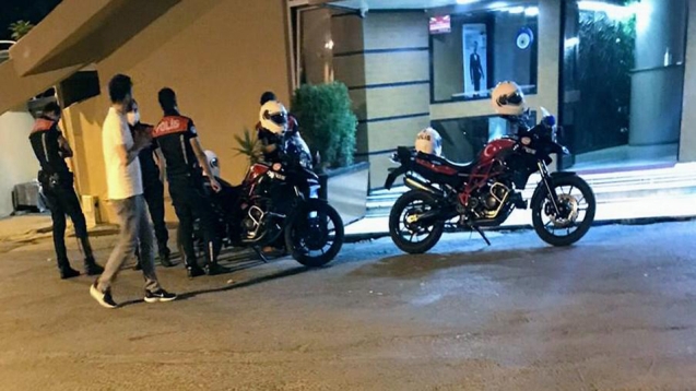 Düğünde sinir krizi geçirdi...