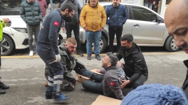 Otomobil ile motosiklet çarpıştı.1 yaralı...