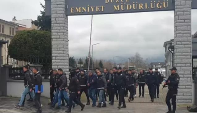 Silah kaçakçılığı operasyonunda 6 şüpheli adliyede...