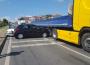 OTOMOBİL, TIR'IN ALTINA GİRDİ...