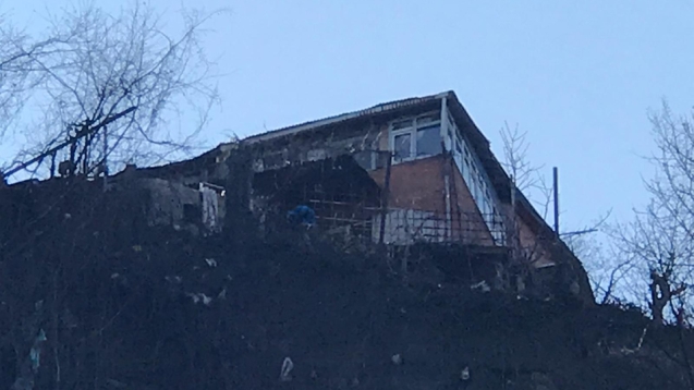 Evler çökme tehlikesi altında...