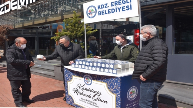 Ereğli Belediyesi, Kandil Simidi Dağıttı…