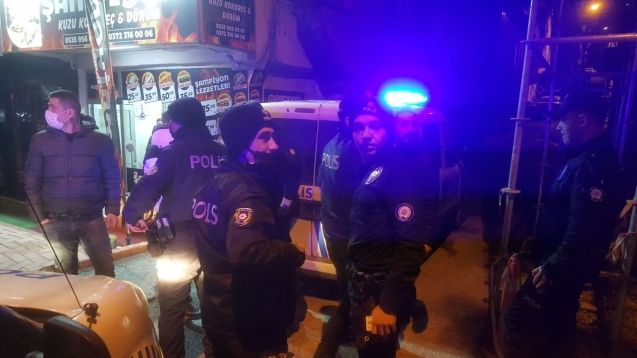 3 kişi bıçak ve sopa ile saldırdı...