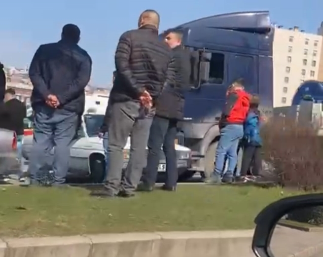 Tır ile otomobil çarpıştı... 1 yaralı...