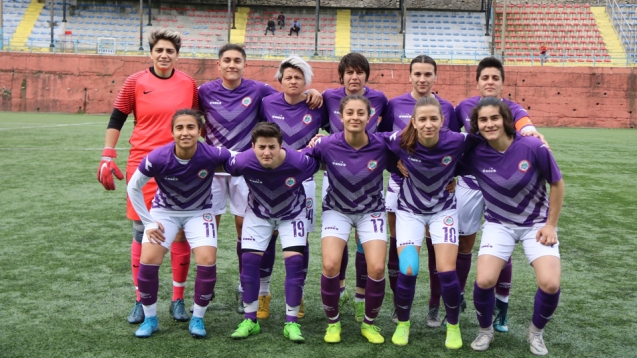 KIZLAR SON NEFESTE KAZANDI 1-0...