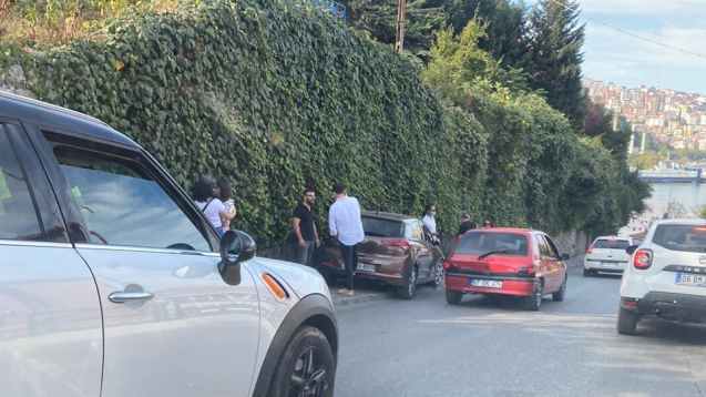 Otomobiller çarpıştı, trafik durma noktasına geldi...