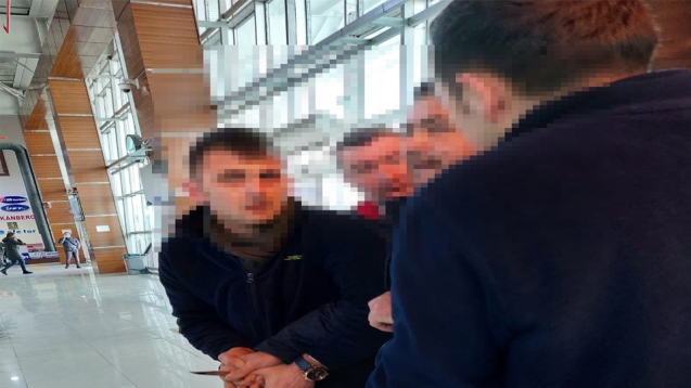 Banko görevlisine bıçak ile saldırdı...